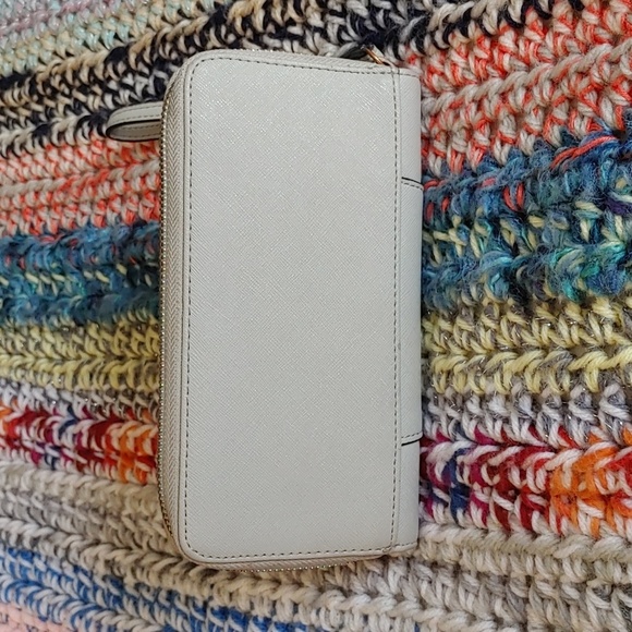 🍁LARGE GUESS WALLET WITH WRISTLET LIGHT GRAY/STONE COLOR - Picture 2 of 13